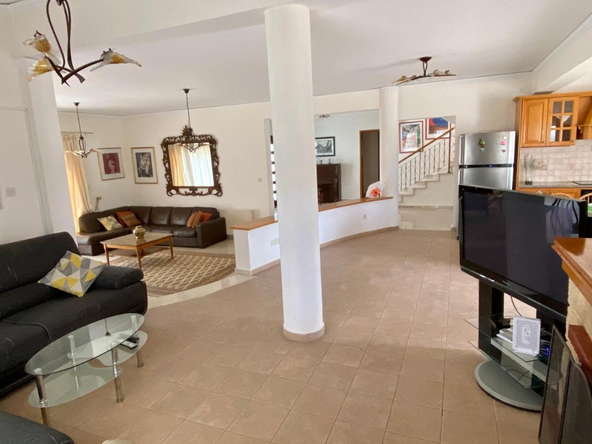 6 Bdr Villa With Tennis Court 파포스 외부 사진