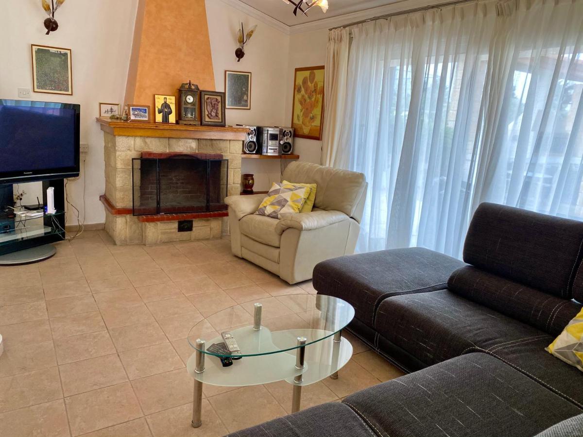 6 Bdr Villa With Tennis Court 파포스 외부 사진