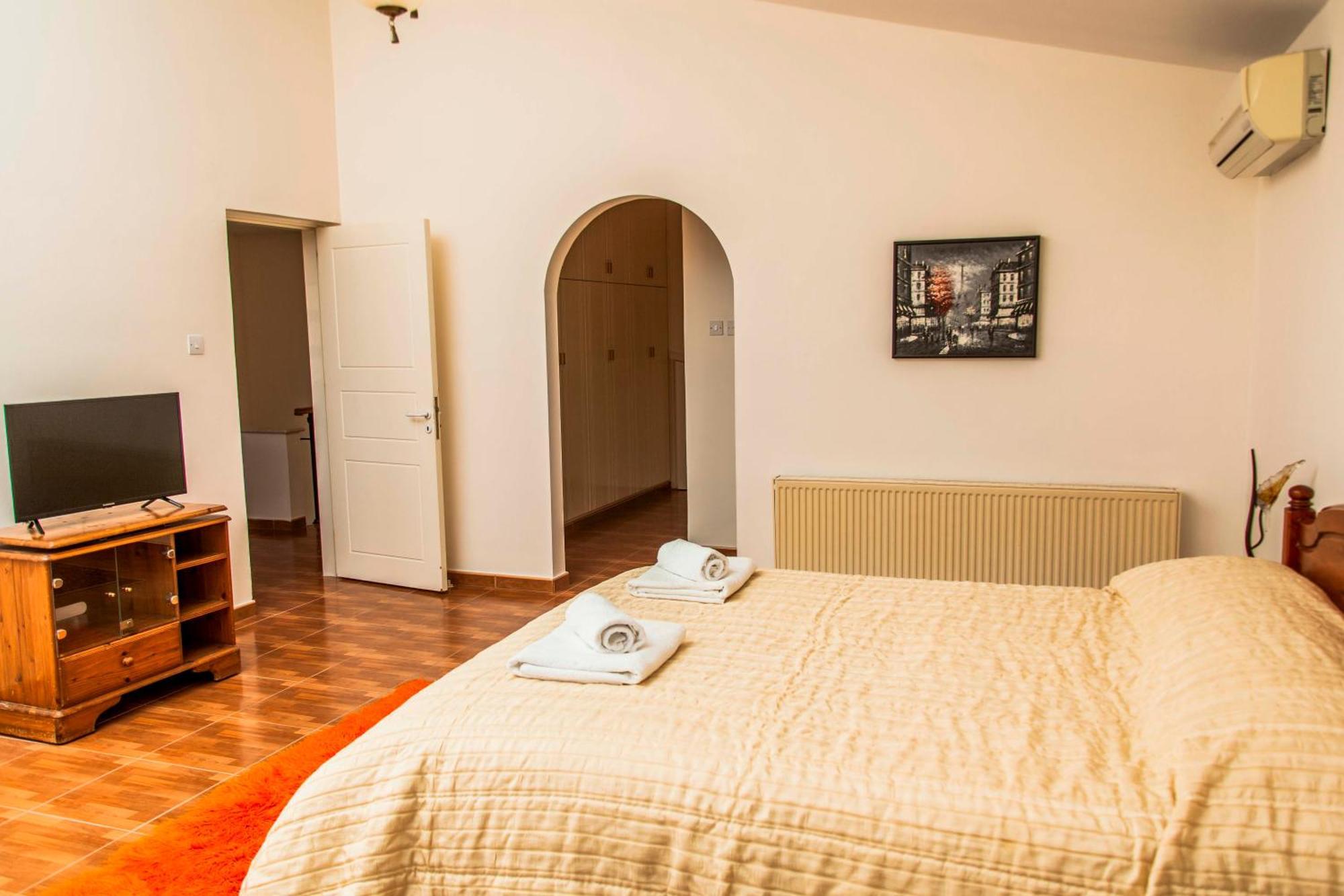 6 Bdr Villa With Tennis Court 파포스 외부 사진