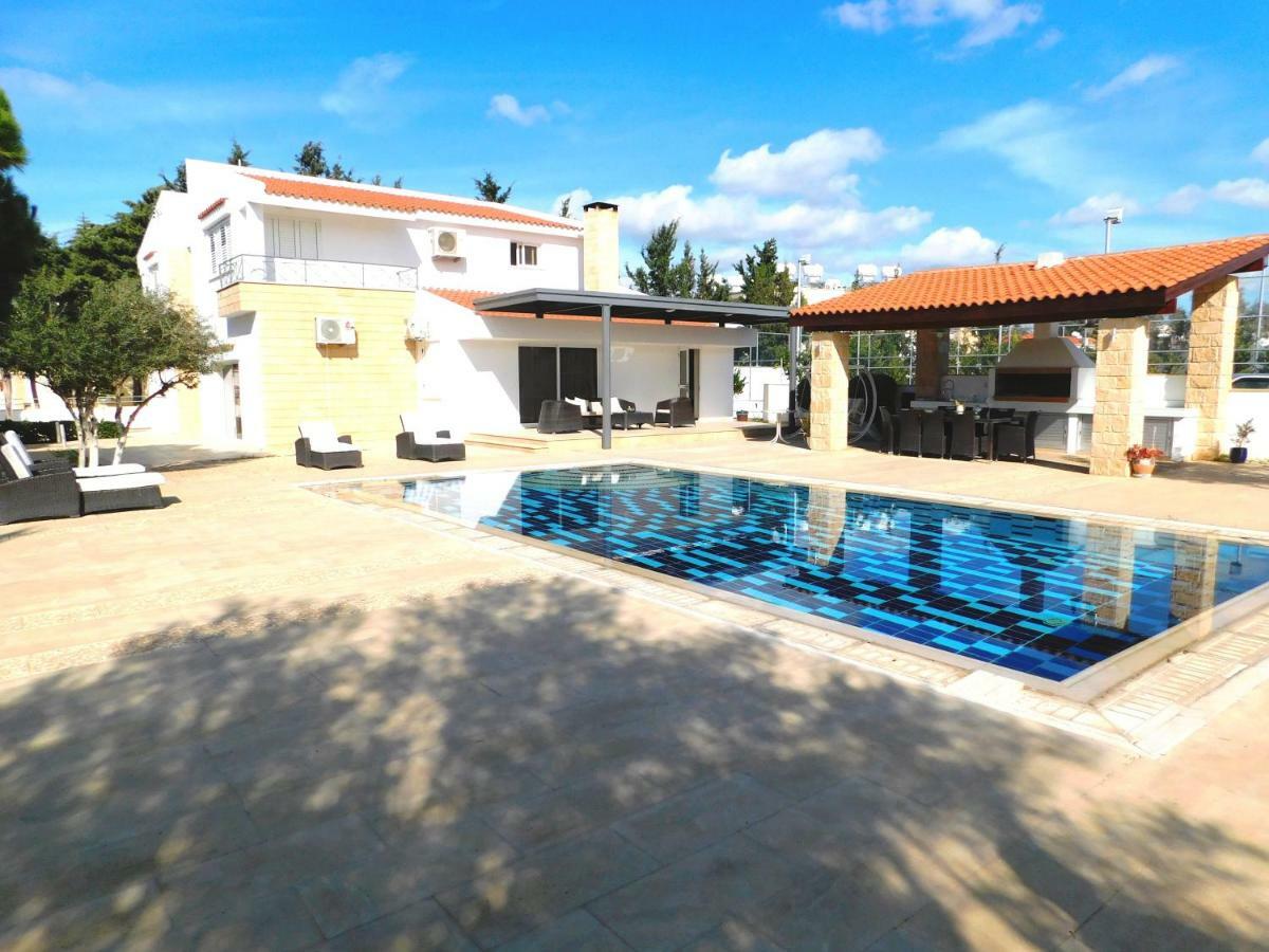 6 Bdr Villa With Tennis Court 파포스 외부 사진
