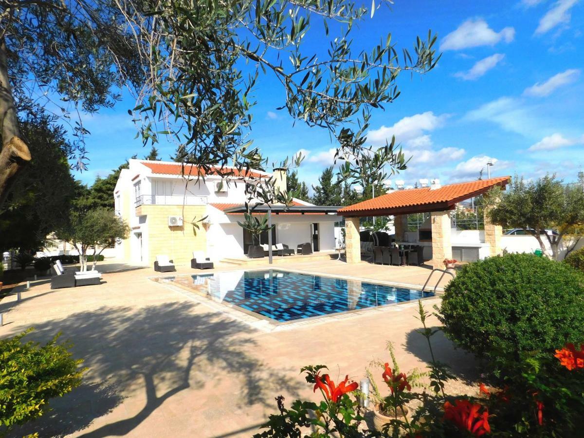 6 Bdr Villa With Tennis Court 파포스 외부 사진